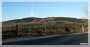 Widok na Okole z drogi 365 (Jelenia Góra - Legnica).  Odległość w linii prostej: 2 km