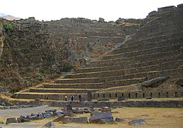 Terrasses de Pumatallis, près de la cité inca et forteresse d'Ollantaytambo (75 km au nord-ouest de Cuzco), en juillet 2003.
