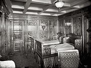 Suite C-76 a bordo del Olympic, decorada con paneles de madera satinada al estilo renacimiento italiano. En el Titanic, el diseño era similar, instalado en las suites B-53 y C-82.
