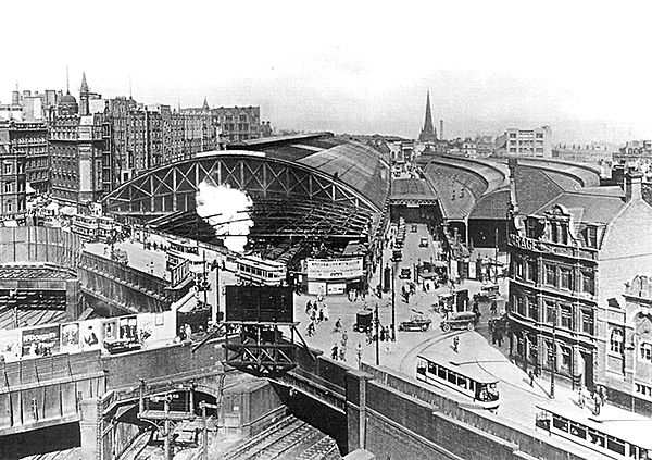 Early 20th century photo taken from the west, showing the LNWR station (left) and the Midland station (right) with the Queens Drive between them