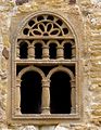 Köiemotiiviga aknaraamistus 9. sajandist, Lillo (Lliño) Püha Miikaeli kirik, Oviedo, Astuuria