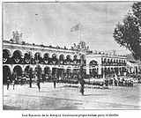 Palazzo dei Capitani Generali decorato per la celebrazione delle Fiestas de Minerva nel 1907.[17]