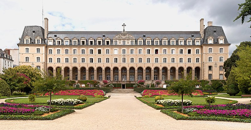 File:Palais Saint-Georges, Rennes, Aug 2010.jpg Достопримечательности Ренна