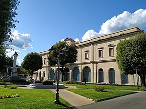 Palazzo Municipale, e piazza della Repubblica.jpg