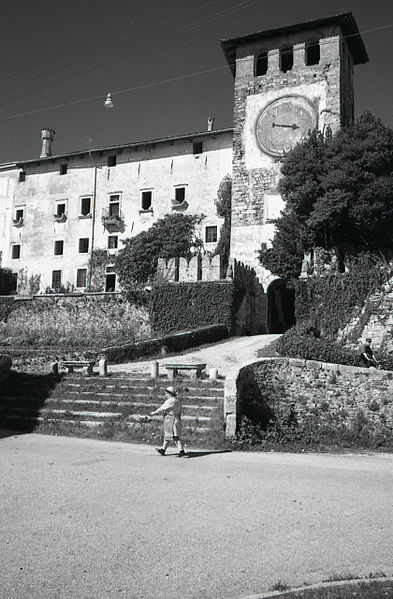 File:Paolo Monti - Servizio fotografico (Colloredo di Monte Albano, 1967) - BEIC 6349159.jpg