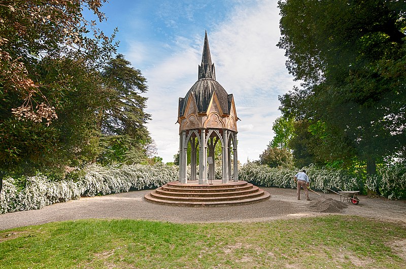 File:Parco Castello di Masino - panoramio.jpg