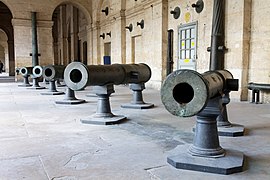 Paris - Cours d'honneur des Invalides - Canons - 001.jpg