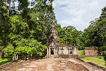 East gopura of the Royal Palace Phimeanakas, Angkor Thom, Camboya, 2013-08-16, DD 01.jpg