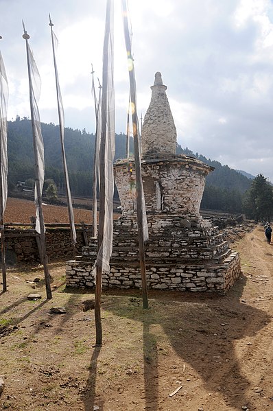 File:Phobjikha Valley - walk in the crane reserve - Bhutan - panoramio (4).jpg