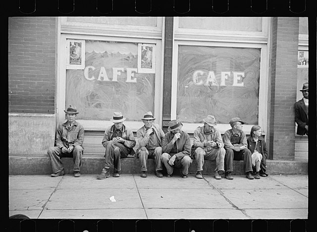 Carl Mydans photo showing local residents "spelling" themselves in front of a Pikeville store in 1936