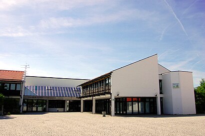 So kommt man zu Feodor-Lynen-Gymnasium Planegg mit den Öffentlichen - Mehr zum Ort Hier