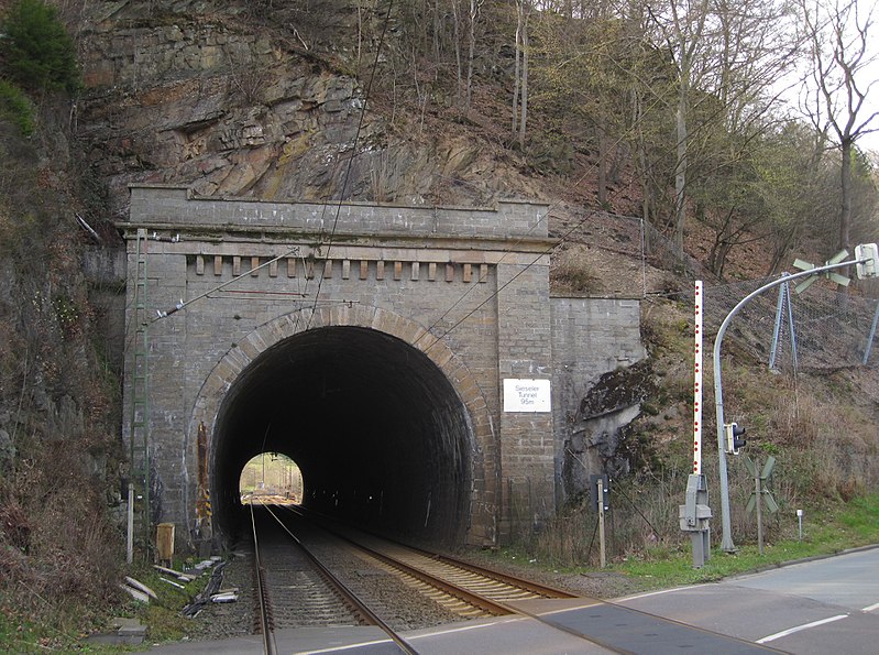 File:Plettenberg-Siesel-Tunnel2-Asio.JPG