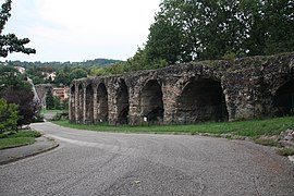 Vestiges du pont-siphon de l'Yzeron (aqueduc du Gier)