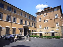 Palazzo Lancellotti (to the left), with the fountain from Piazza Montanara placed at the center of the Piazzetta di S. Simeone Ponte - p s Simeone 1230275.JPG