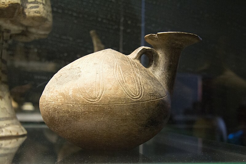 File:Pottery “duck vase” (“askos”), Phylakopi I, 2300–2000 BC, BM, Cat Vases A330, 142712.jpg