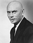 Publicity press photo of Yul Brynner in 1960 (cropped).jpg