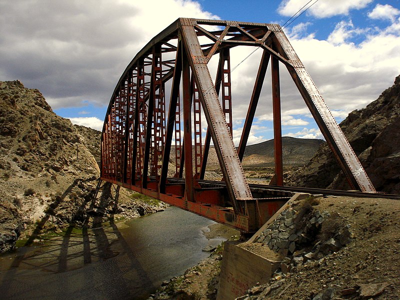 File:Puente sobre el Río Chico, Río Negro, Argentina.jpg