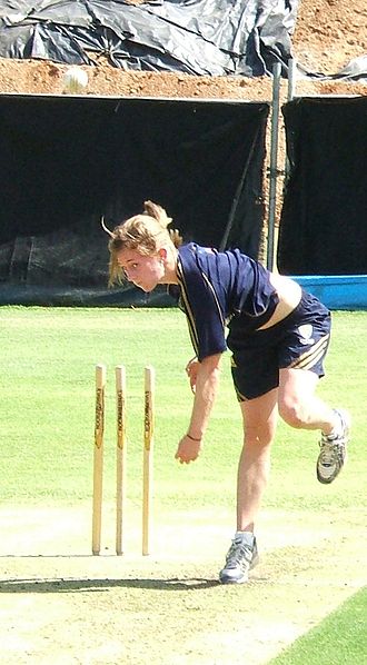 File:Rachael Haynes bowling 8.jpg