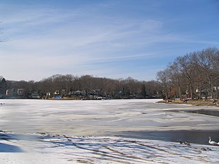 <span class="mw-page-title-main">Rainbow Lake (New Jersey)</span> Lake in Morris County, New Jersey
