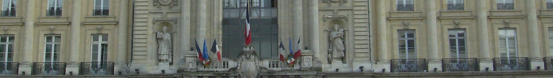 Rennes banner Facade of Palais du Commerce.jpg