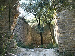 Ruines ancienne église.