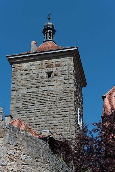 File:Rothenburg ob der Tauber, Stadtbefestigung, Siebersturm, von Westen 20170526 001.jpg