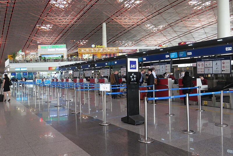 File:SAS Check-in Counter@PEK (20140412121432).JPG