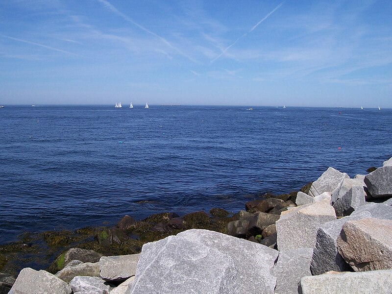 File:Sailing yacht Waterfront scenes Rockport MA.jpg