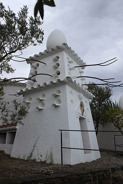 File:Salvador Dalí House Port Lligat outside.JPG