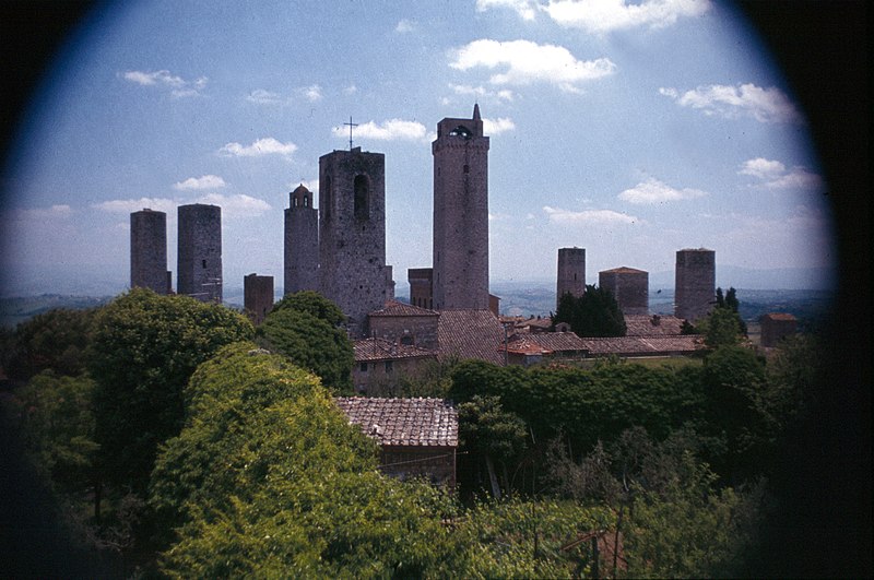 File:San Gimignano-120-Tuerme-1979-gje.jpg