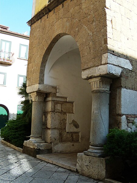 File:Sant'Agata de' Goti - Sant'Angelo in Munculanis - portale.jpg