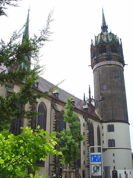 File:Schlosskirche wittenberg.JPG