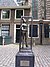 Скульптура «Белль» біля амстердамського Аудекерку