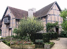 Garden at the rear of the house in 2006. Shakespeare's Birthplace (rear view) Stratford-upon-Avon2.jpg