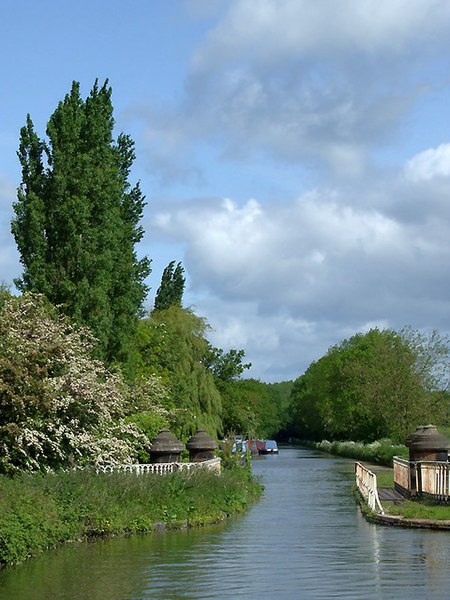 File:Shropshire Union Canal at Stretton, Staffordshire - geograph.org.uk - 1334170.jpg