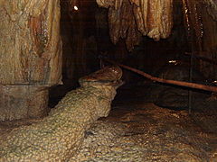 One example for Característica : Cueva