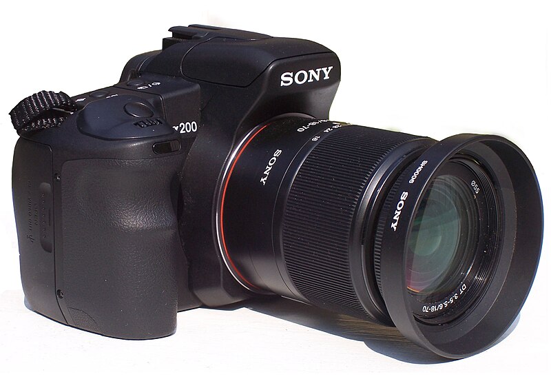 File:Sony alpha 200.jpg