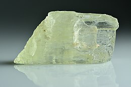 Spodumen Var.  Hiddenite - Araçuaí, Minas Gerais, Brasilien.jpg