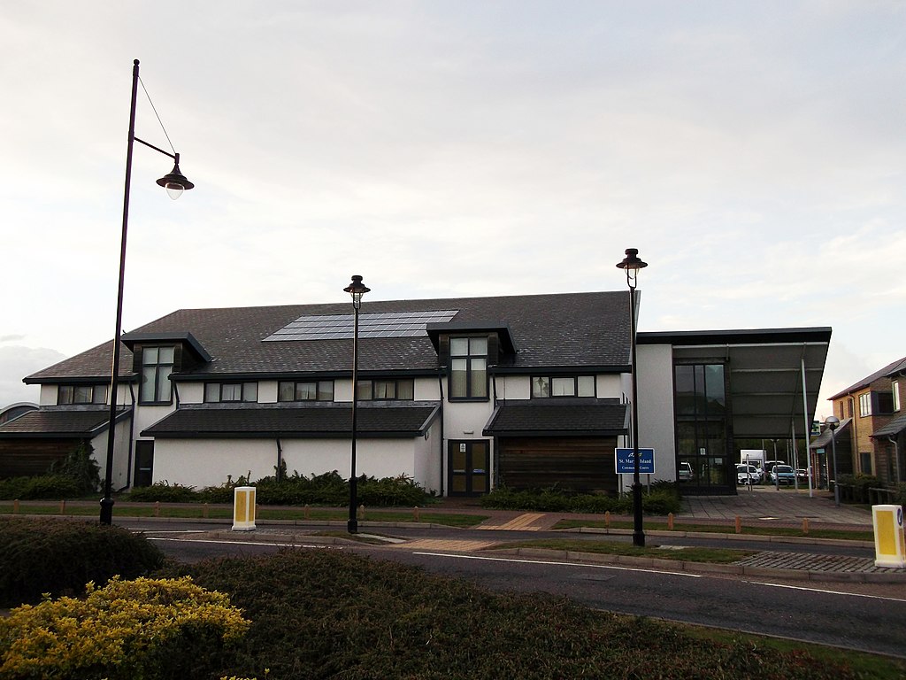 Small picture of St Marys Island Community Centre courtesy of Wikimedia Commons contributors