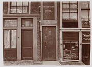 Ingang Zwaardvegershofje in circa 1886