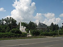 Statuia ecvestră a lui Bogdan I, Monumentul eroilor din primul război mondial și Mănăstirea Bogdana