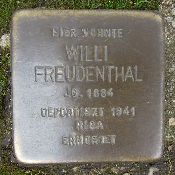 File:Stolperstein Uslar Lange Straße 32 Willi Freudenthal.jpg