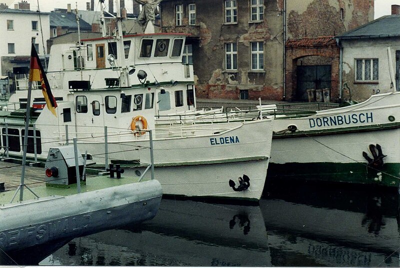 File:Stralsund Hafen,DDR Jan 1990.jpg