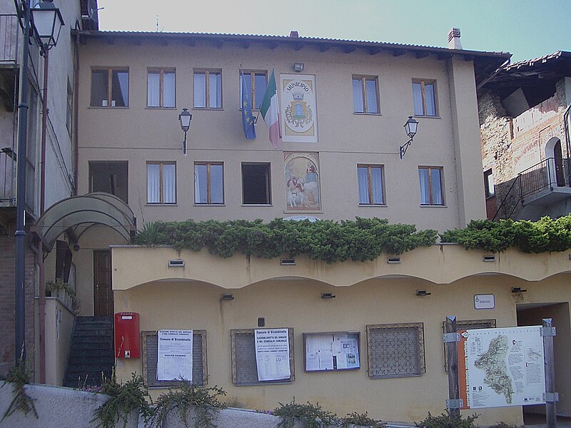 File:Strambinello Municipio.JPG