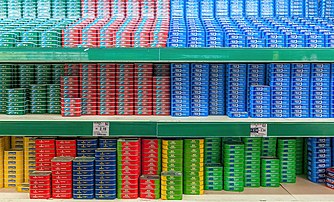 Le rayon des conserves de sardines dans un supermarché de Recife (Brésil). (définition réelle 3 921 × 2 368)