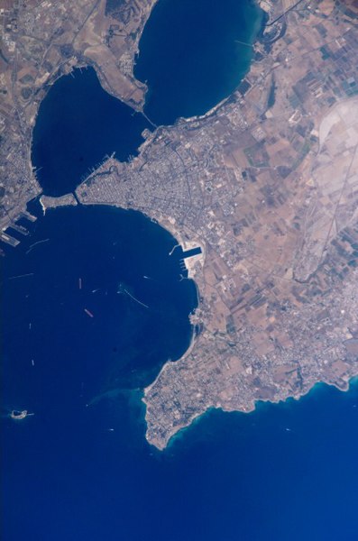 صورة:Taranto satellite.jpg