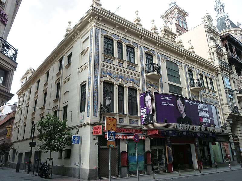 File:Teatro Reina Victoria (Madrid) 01.jpg