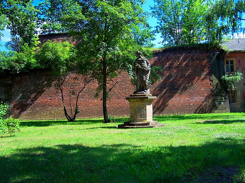 File:Terezín - Theresienstadt - Former Jewish Ghetto 03.jpg