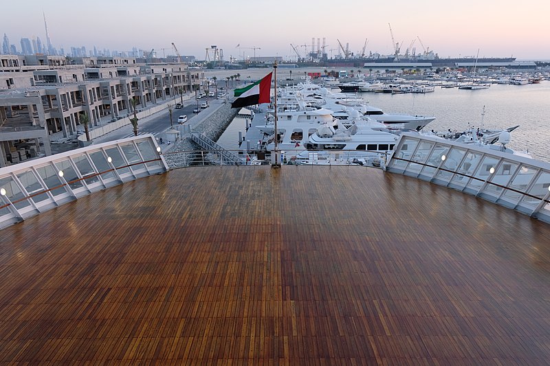 File:The UAE Flag on QE2.jpg