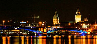 Theodor-Heuss-Brücke (Mainz—Wiesbaden) during the 2006 Luminade.